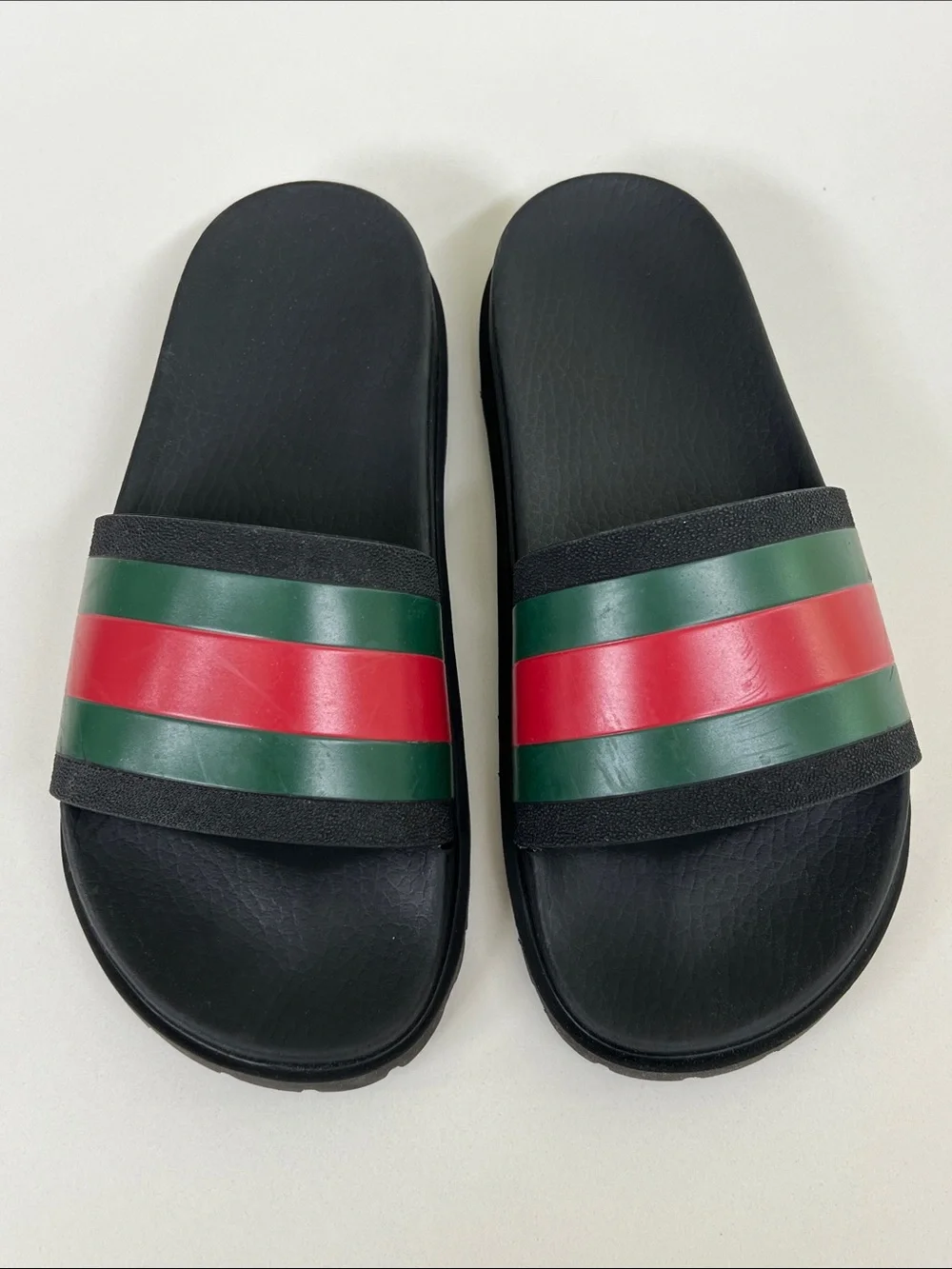 Gucci open toe red green and black rubber sandals size 5